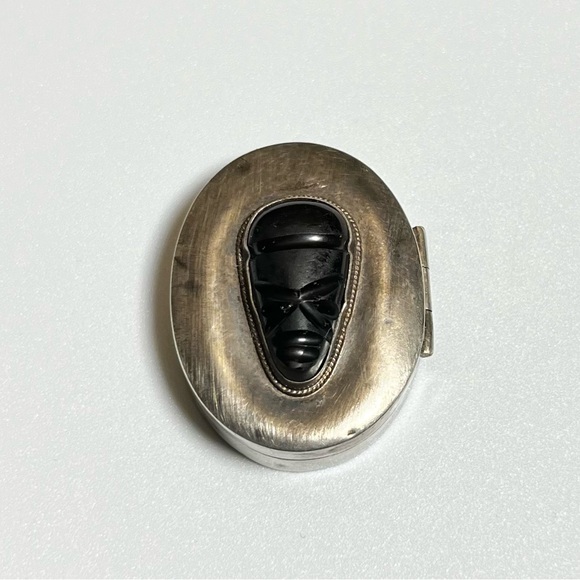 Antique Sterling Silver Pill Box with Carved Onyx Alien Head - Picture 2 of 10